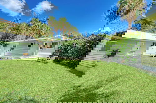 Foto 27 - Cottage Haven-one Minute Walk To The Beach-private Yards-keyless Locks