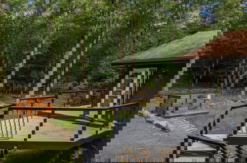 Foto 51 - The Evergreen Escape by Avantstay Modern Cabin w Volleyball Court Hot Tub