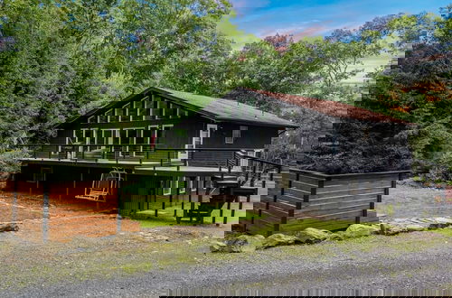 Foto 53 - The Evergreen Escape by Avantstay Modern Cabin w Volleyball Court Hot Tub
