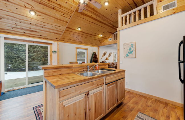 Cozy 3BR Cabin With Hot Tub on Nippersink Creek - Foto 15