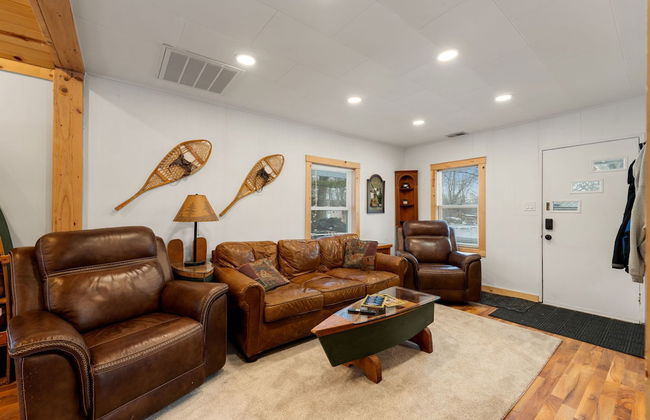 Cozy 3BR Cabin With Hot Tub on Nippersink Creek - Foto 8