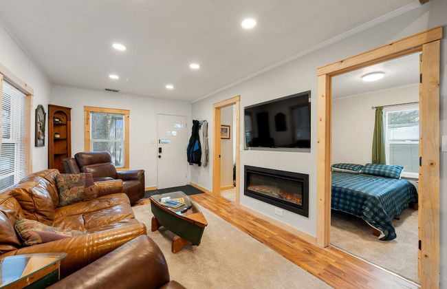 Cozy 3BR Cabin With Hot Tub on Nippersink Creek - Foto 4