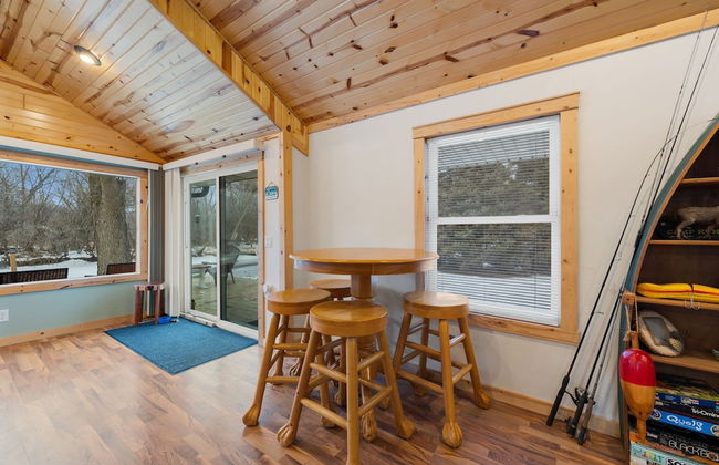 Cozy 3BR Cabin With Hot Tub on Nippersink Creek - Foto 20