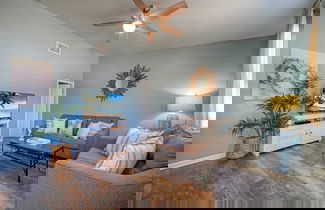 Foto 1 - Stylish 2BR Coastal Getaway w/ Pool & Prime Location Lazy Fun