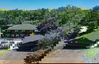 Photo 1 - The Nomad: 4 1brs, 2 Studios 24-guest Retreat