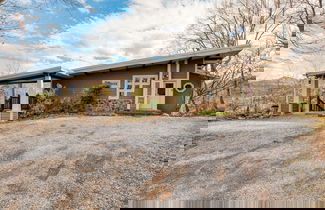 Foto 1 - Chestnut by Avantstay Mountain Cabin w Treetop Views Hot Tub Game Room