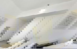 Photo 2 - LUX The Icon Tower JLT Suite