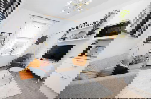 Photo 18 - Bright and Modern Flat with desk