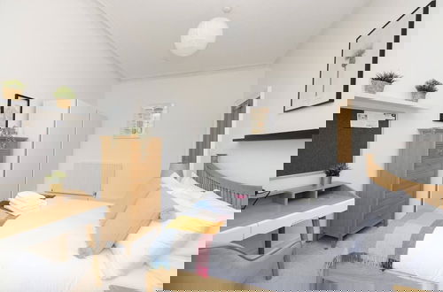 Photo 11 - Bright and Modern Flat with desk