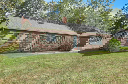 Foto 21 - Cozy Retreat In Cincinnati 3 Bedroom Home by RedAwning