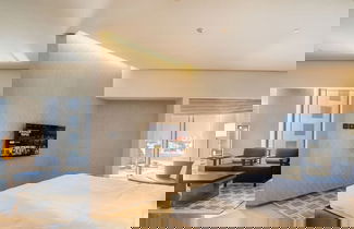 Photo 1 - Luxury 1BR Apartment Close to Top Attractions