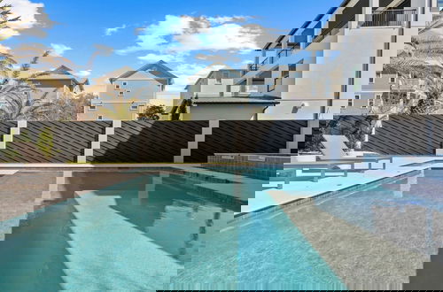 Foto 20 - 30A Salt & Solace Pool, Golf Cart, Hot Tub + Outdoor Kitchen