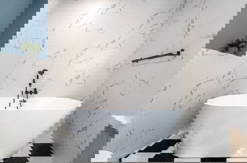 Foto 4 - Modern Spacious 2BR Steps to Cismigiu Gardens