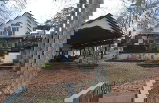 Foto 2 - 5 BR House Lake Retreat w/ Hot Tub, Sleeps 12
