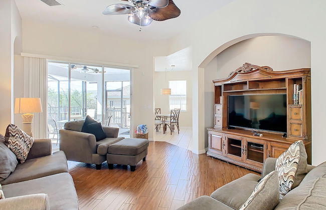 Elegant 5BR Home w Private Pool Spa Near Disney - Foto 4