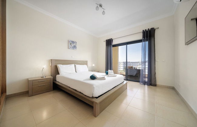 Lagos Central 1 With Pool by Homing - Photo 2