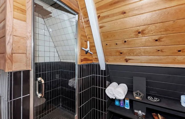 Acute A-frame Cabin w WiFi - Foto 16
