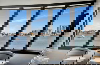 Foto 3 - The Aura a Luxury Waterview Condo Heated Pool