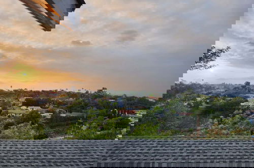 Photo 6 - Monterey Park Retreat Spectacular Views Comfort