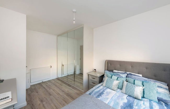 Stylish 3-bed Townhouse With 3 Baths in Southgate - Foto 5