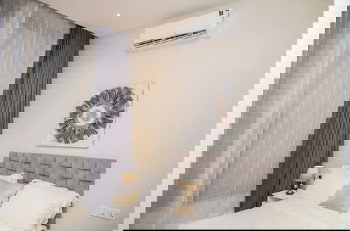 Foto 21 - unreal homes