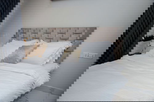 Foto 6 - unreal homes