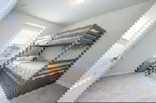 Foto 5 - Relaxing Getaway With Private Pool & Lake View
