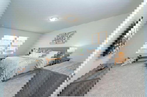 Foto 16 - Relaxing Getaway With Private Pool & Lake View
