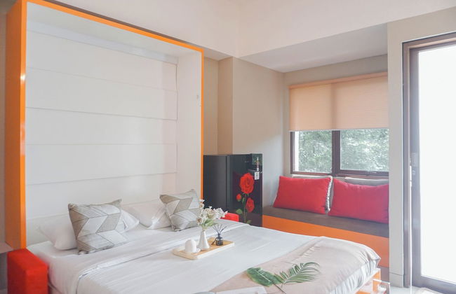 Cozy Studio Apartment At LRT City Jatibening - Photo 1