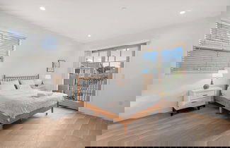 Foto 2 - Not Affected by the Fire/modern Spacious Home With Parking & Fully Equipped Kitchen #3