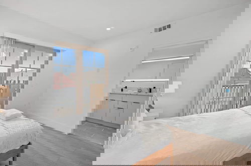 Foto 22 - Not Affected by the Fire/modern Spacious Home With Parking & Fully Equipped Kitchen #3