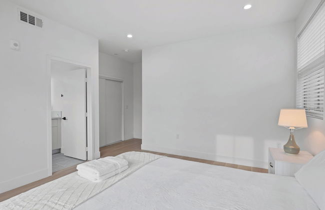 Not Affected by the Fire/modern Spacious Home With Parking & Fully Equipped Kitchen #3 - Foto 16