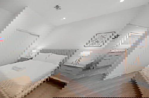 Foto 6 - Not Affected by the Fire/modern Spacious Home With Parking & Fully Equipped Kitchen #3