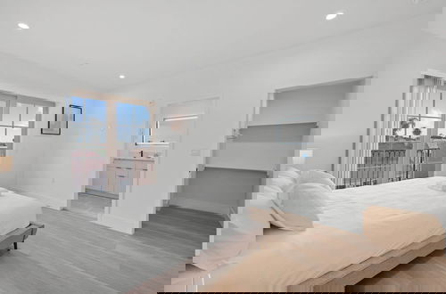 Foto 19 - Not Affected by the Fire/modern Spacious Home With Parking & Fully Equipped Kitchen #3