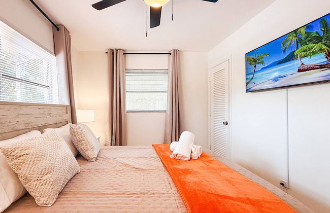 Waterfront Florida Vibes and Views - King Bed - Photo 9