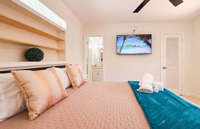 Waterfront Florida Vibes and Views - King Bed - Photo 5