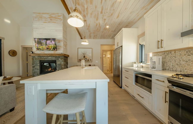 Wilderness Club Nest Modern Cabin Retreat for 9 w/ Hot Tub - Foto 12
