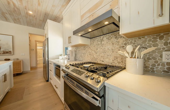 Wilderness Club Nest Modern Cabin Retreat for 9 w/ Hot Tub - Foto 16
