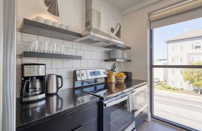 916 Main 12 Unit Buyout - 30bdrs Prvt Two Floors - Photo 15