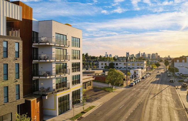 Dual Bachelor Pads w/ Rooftop Lounge & Games Sleeps 26 5 Min to Broadway - Foto 59
