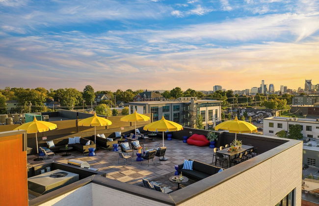 Dual Bachelor Pads w/ Rooftop Lounge & Games Sleeps 26 5 Min to Broadway - Foto 57