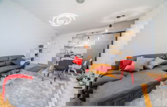 Foto 1 - Modern Oasis With Terrace