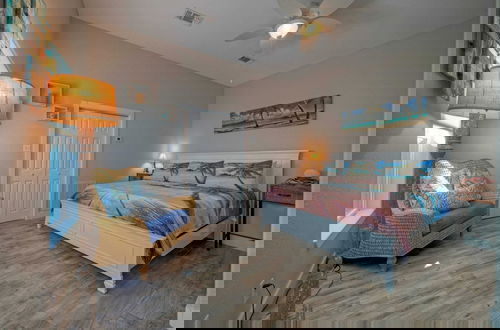Foto 24 - Coastal Soiree Ocean Views, Game Room, & Steps From Port Aransas Beaches