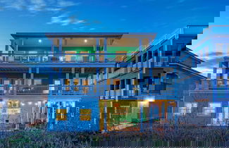 Foto 2 - Coastal Soiree Ocean Views, Game Room, & Steps From Port Aransas Beaches