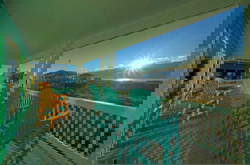 Foto 28 - Coastal Soiree Ocean Views, Game Room, & Steps From Port Aransas Beaches