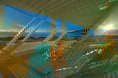 Foto 29 - Coastal Soiree Ocean Views, Game Room, & Steps From Port Aransas Beaches