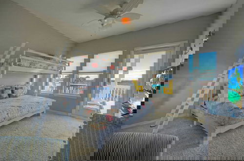 Foto 19 - Coastal Soiree Ocean Views, Game Room, & Steps From Port Aransas Beaches