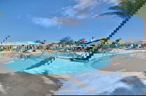Foto 31 - Sleeps 20! Resort Home Near Disney, Pool+game Room Twice-as-nice by Avantstay