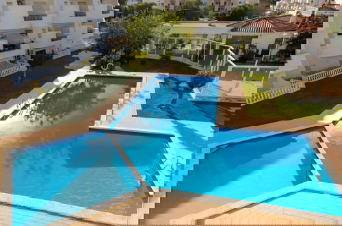 Foto 2 - Santa Eul lia 2-bedroom Apartment w Swimming Pool