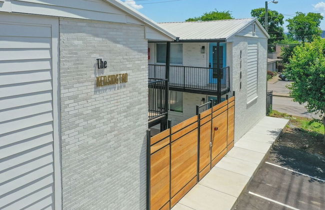 Chic Urban Haven: Your Nashville Escape 2 Bedroom Apts - Photo 45